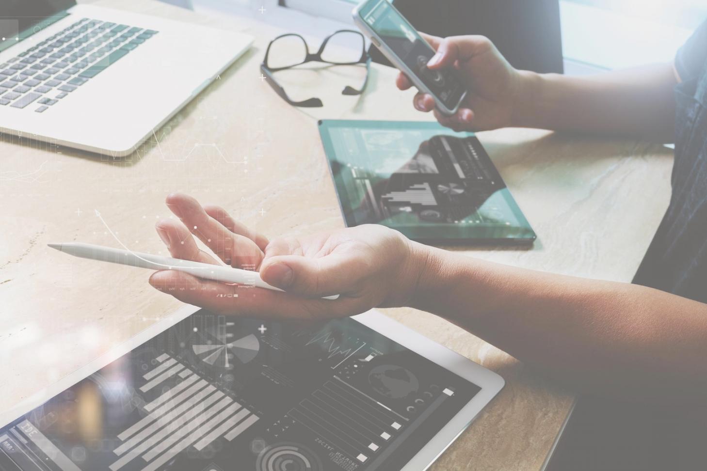 Espacio de trabajo moderno donde desarrollamos estrategias SEO técnicas